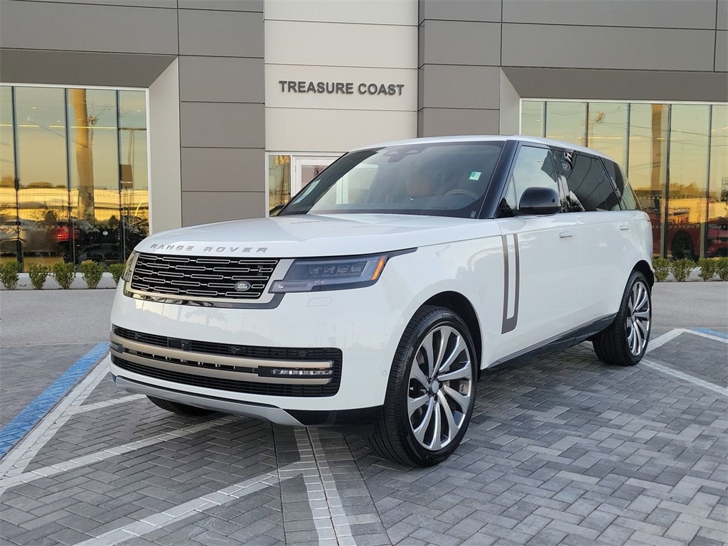 2025 Land Rover Range Rover SE's photo