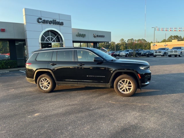 2023 Jeep Grand Cherokee Laredo photo 2