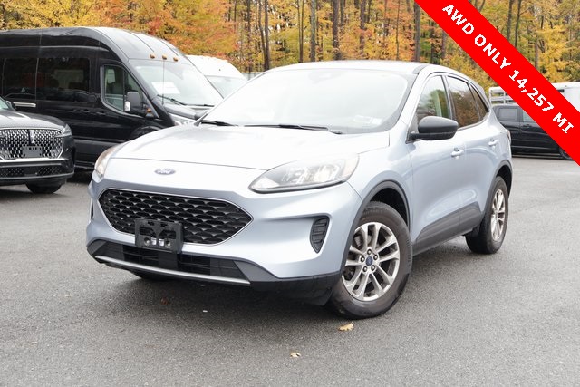 2022 Ford Escape SE photo 2