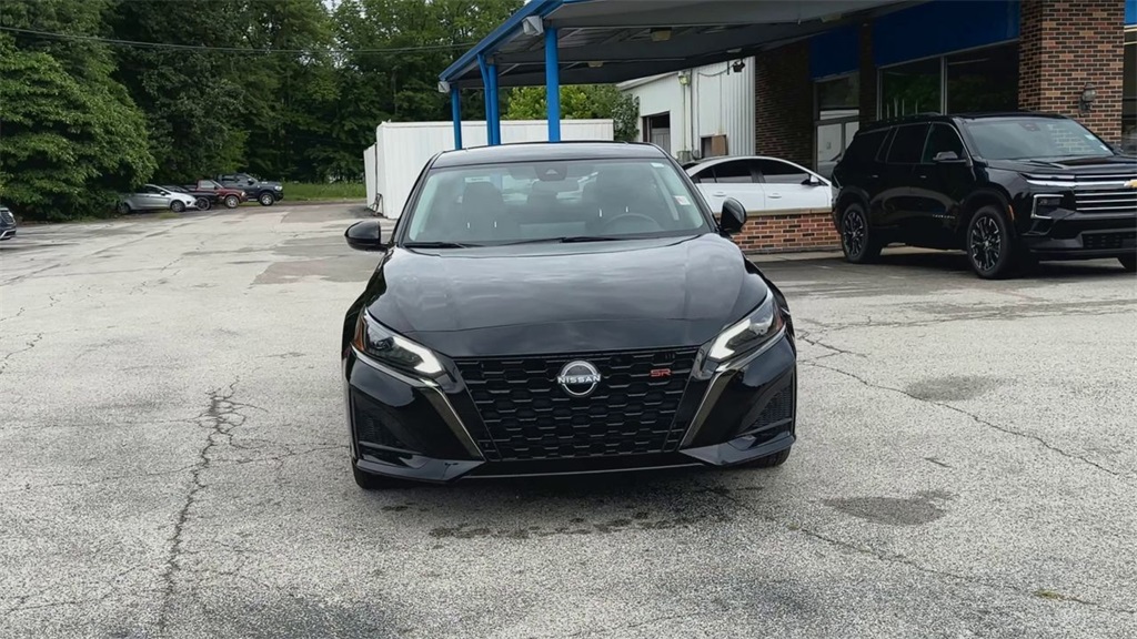 2023 Nissan Altima 2.5 SR photo 8