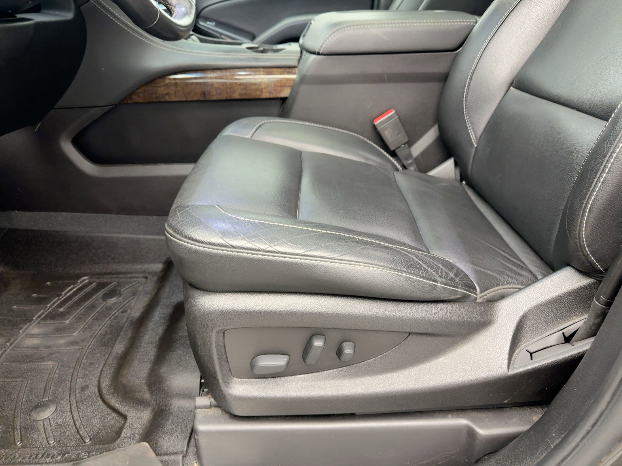 2019 Chevrolet Tahoe LT photo 13
