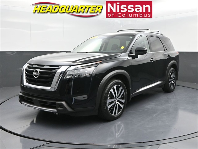 2025 Nissan Pathfinder Platinum's photo