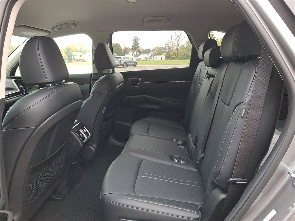 2026 Kia Sorento Plug-In Hybrid EX photo 3