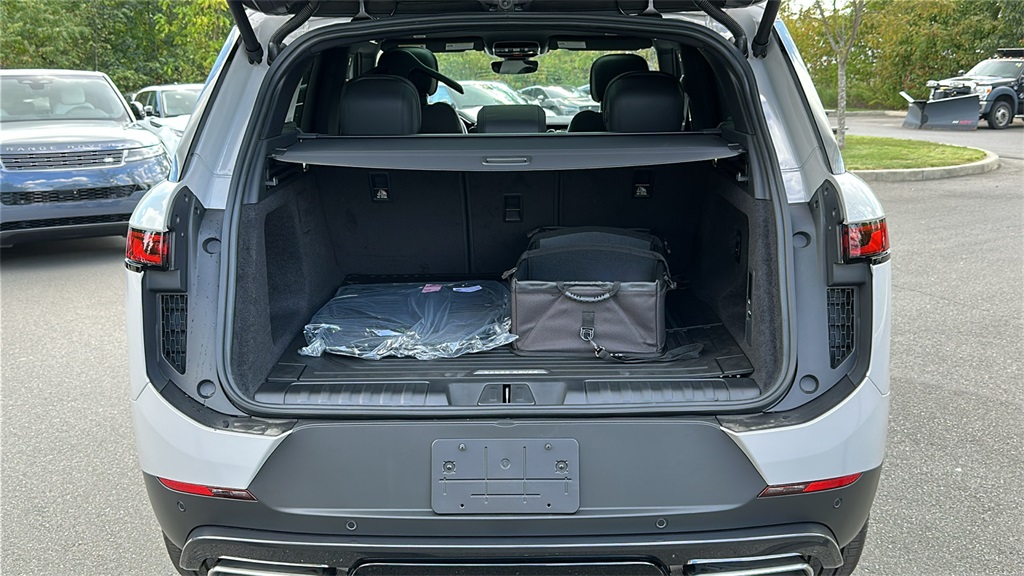 2025 Land Rover Range Rover Sport P360 SE photo 24