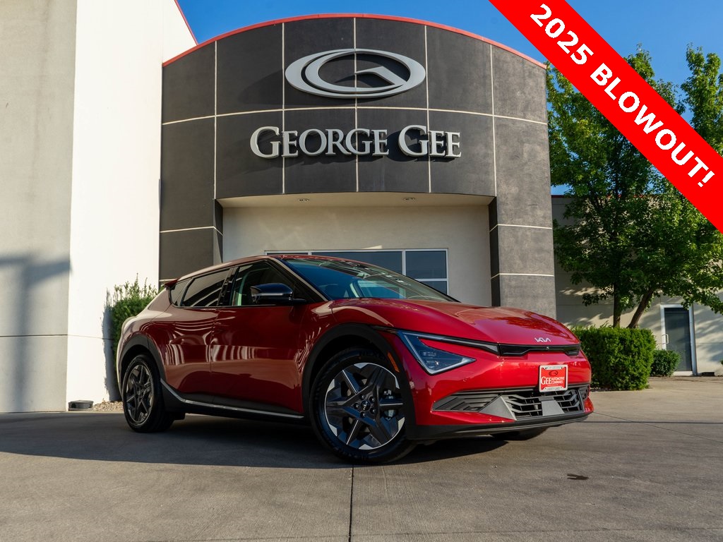 2025 Kia EV6 Light L/R's photo