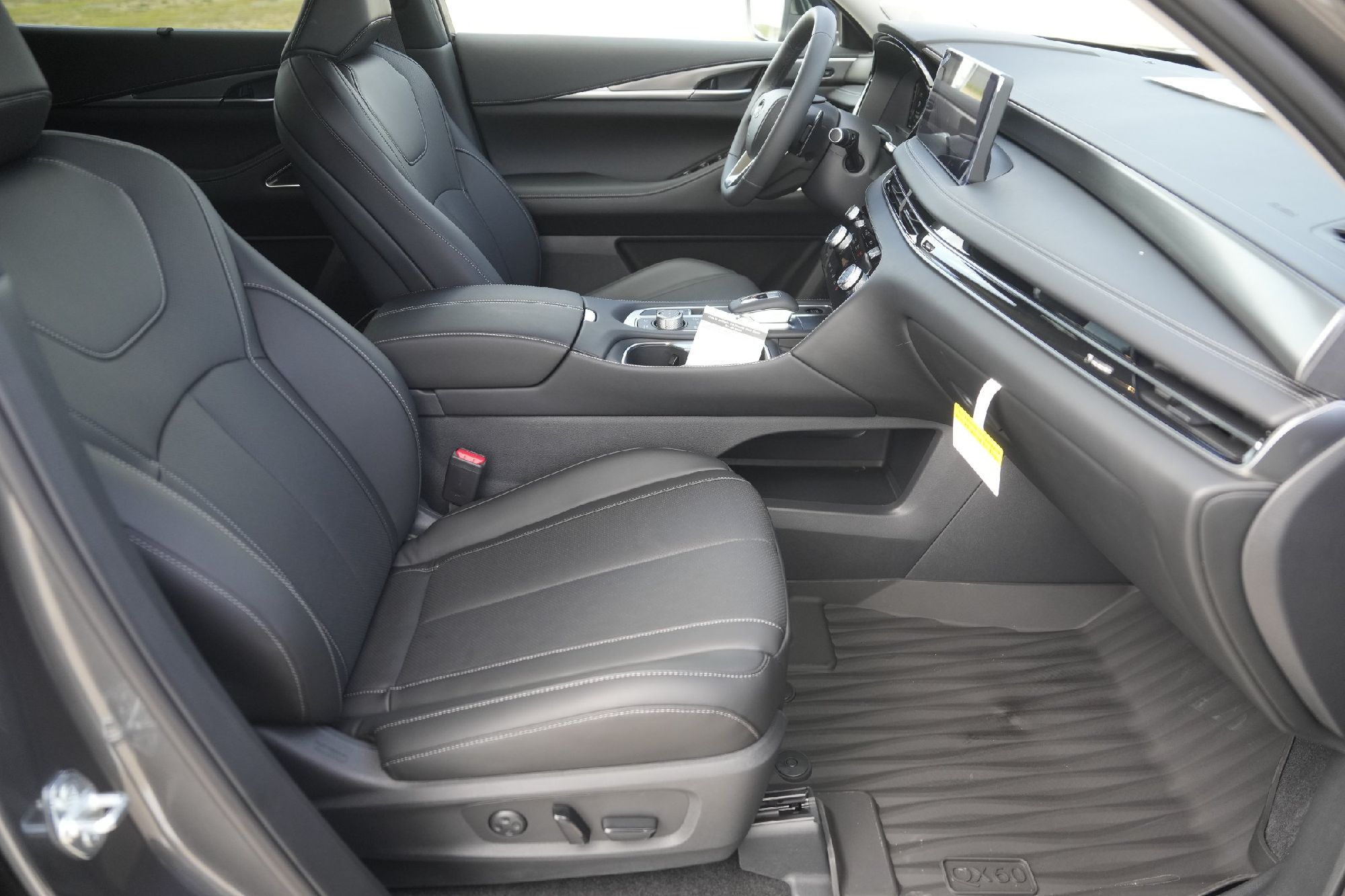 2026 Infiniti QX60 Luxe photo 14