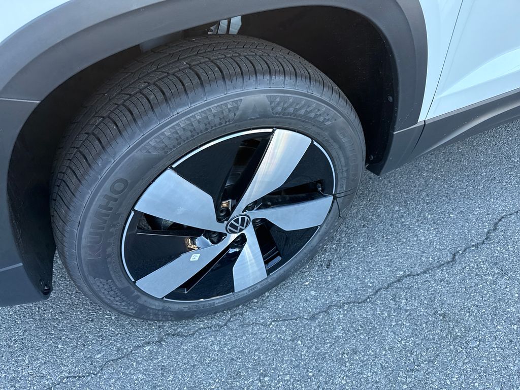 2025 Volkswagen Taos S photo 2