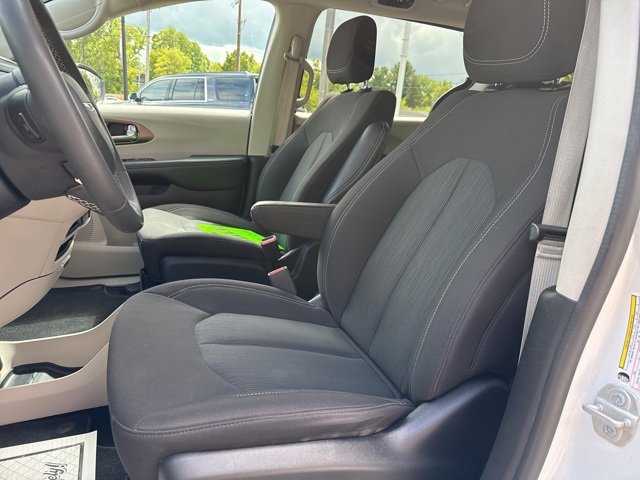 2023 Chrysler Voyager LX photo 18