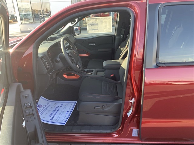 2025 Nissan Frontier PRO-4X photo 13