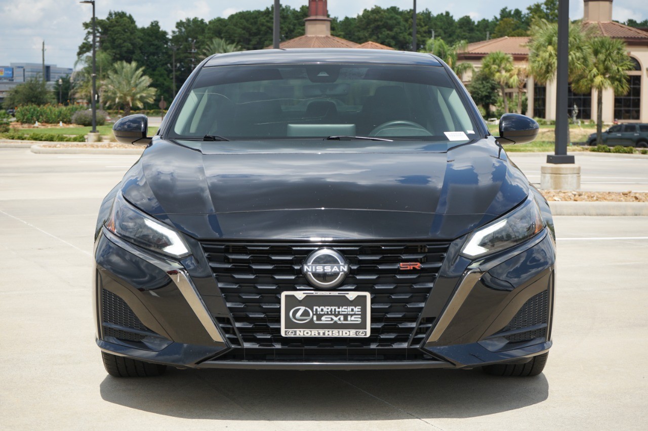 2023 Nissan Altima SR photo 2