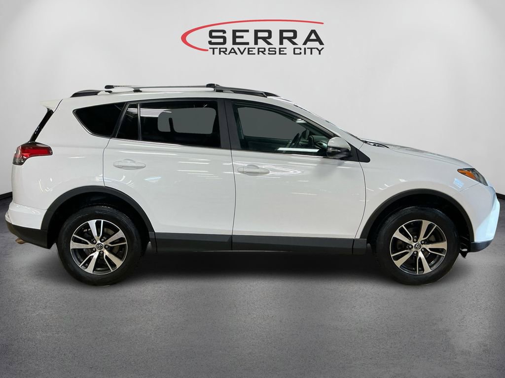 2017 Toyota RAV4 XLE photo 4