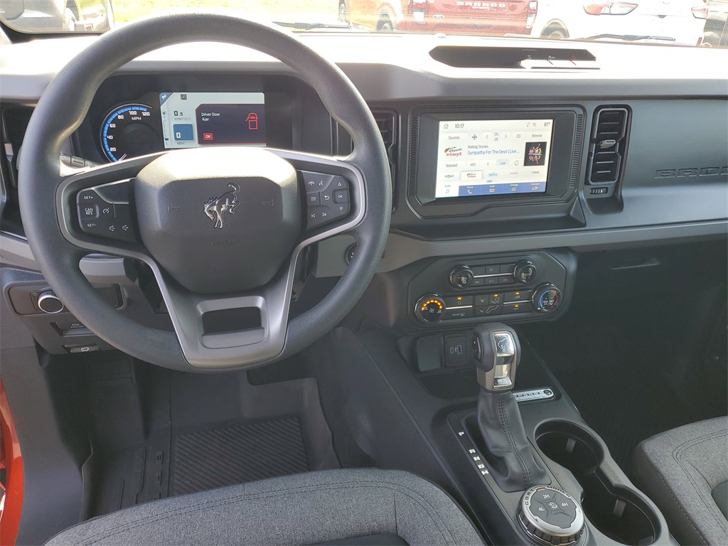 2022 Ford Bronco Base photo 16