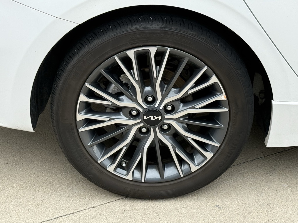 2023 Kia Forte GT-Line photo 10