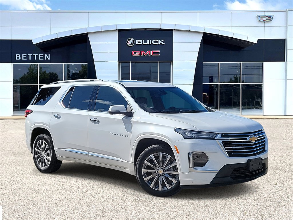 2023 Chevrolet Traverse Premier photo 2