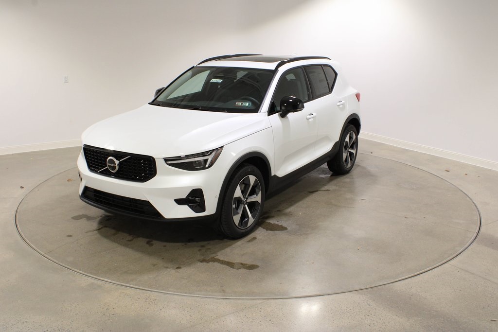 2026 Volvo XC40 Plus's photo