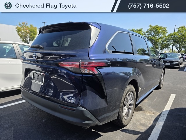 2021 Toyota Sienna LE photo 6