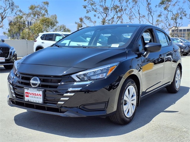 2025 Nissan Versa S photo 3