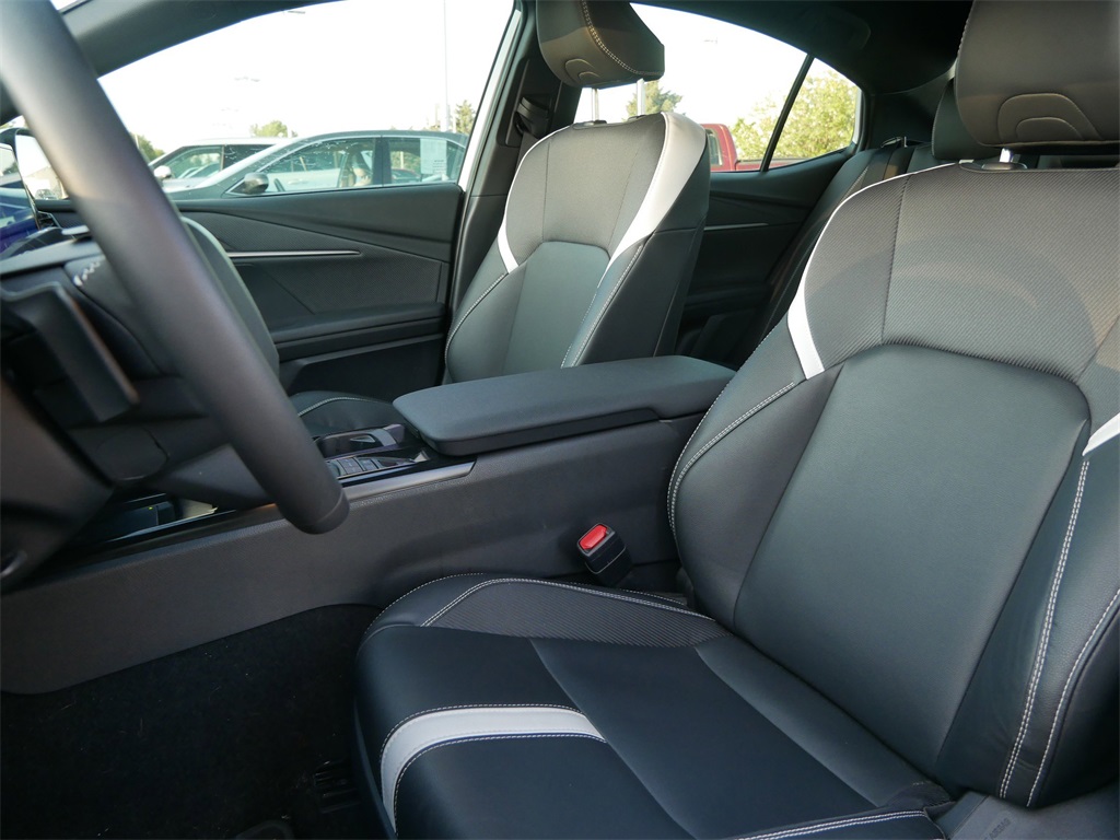 2025 Toyota Camry SE photo 8