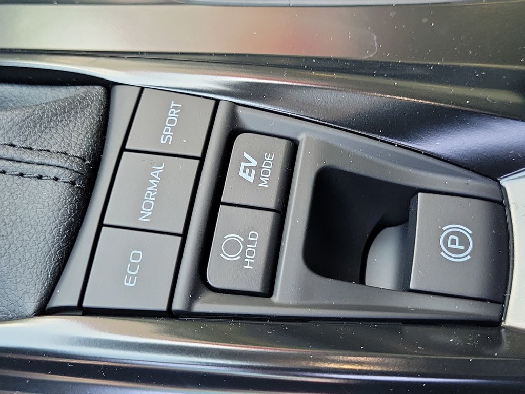 2025 Toyota Camry LE photo 28