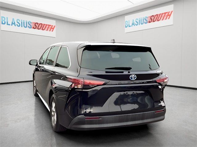 2021 Toyota Sienna LE photo 5