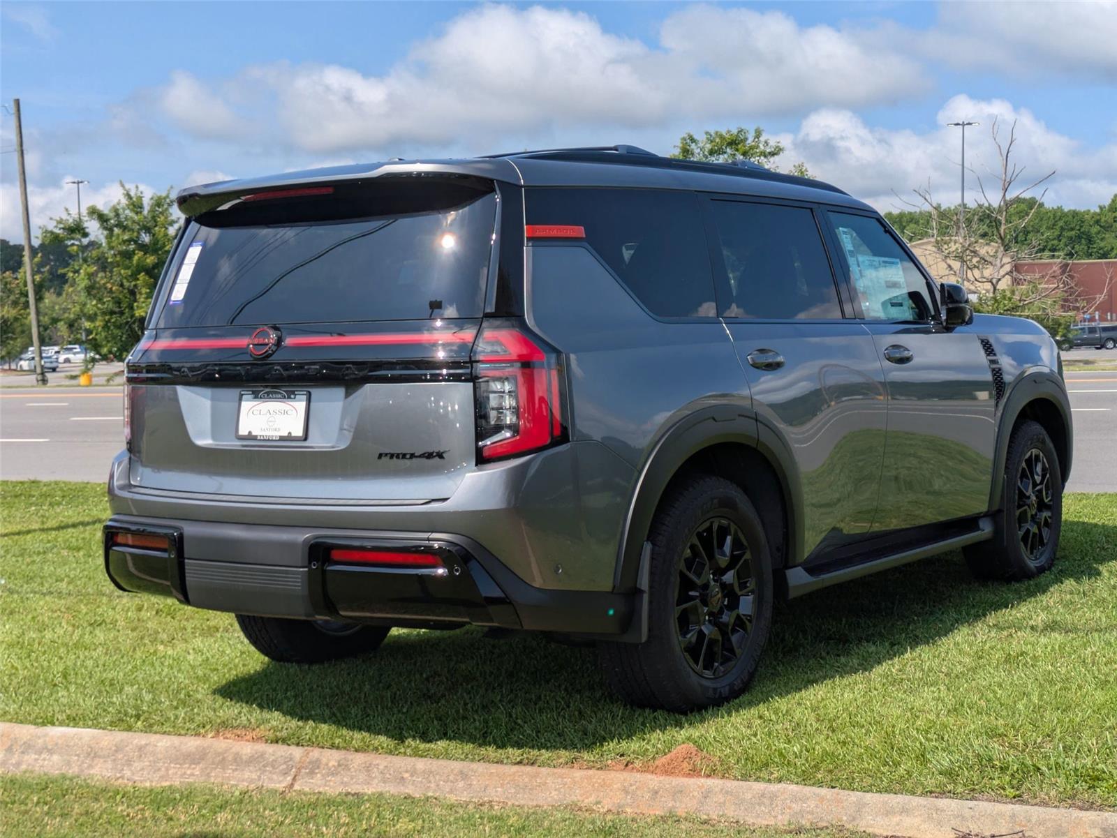 2025 Nissan Armada photo 3