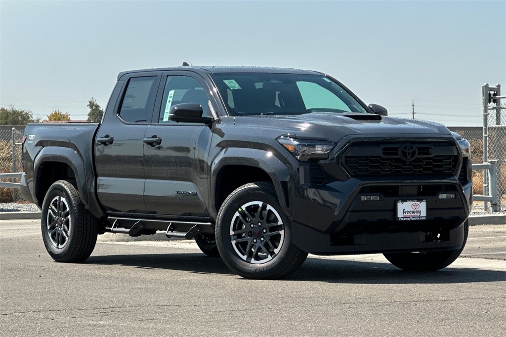 2025 Toyota Tacoma TRD Sport Double Cab photo 2