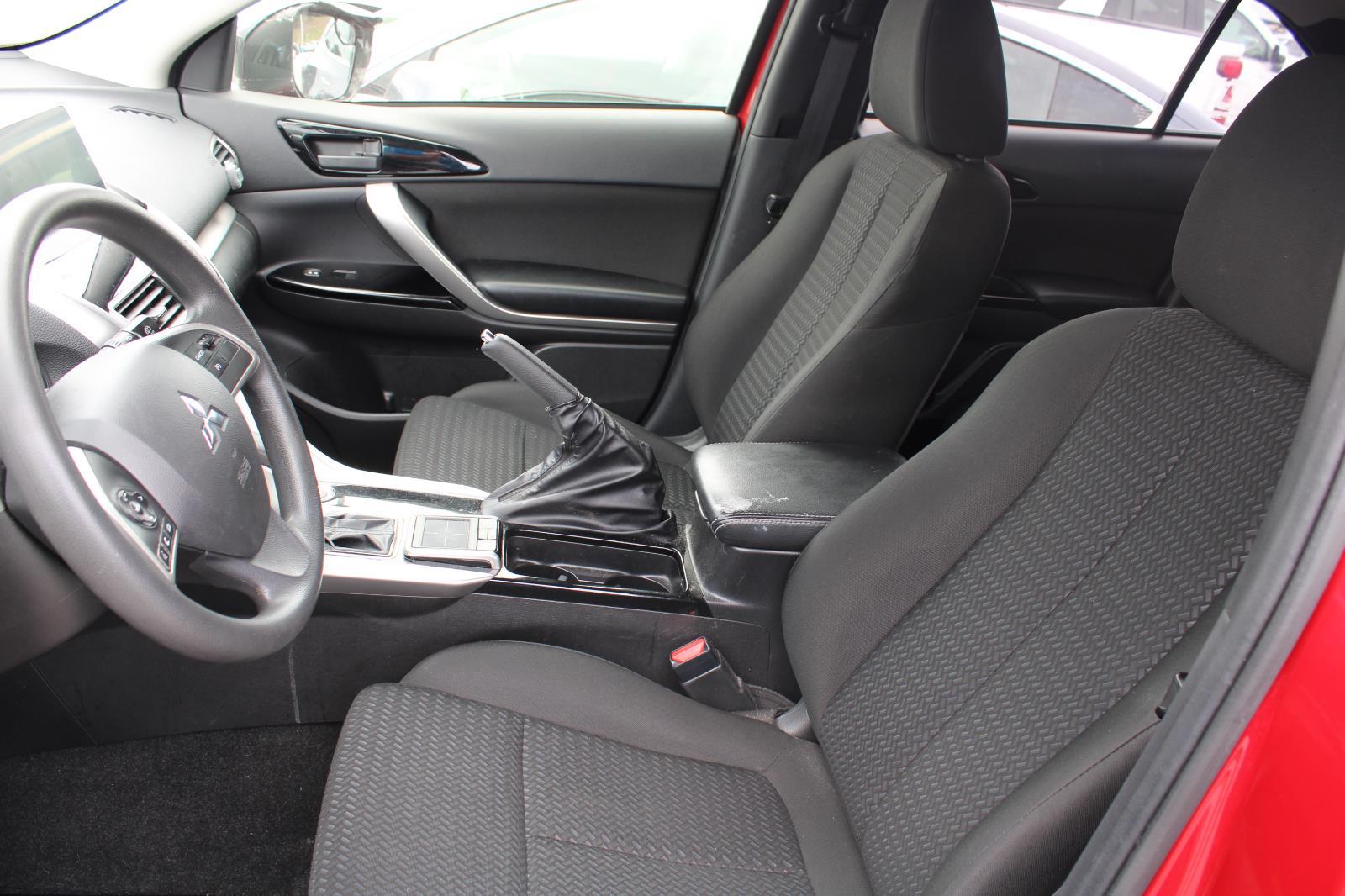 2019 Mitsubishi Eclipse Cross LE photo 8