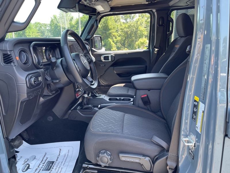 2024 Jeep Gladiator Mojave photo 5