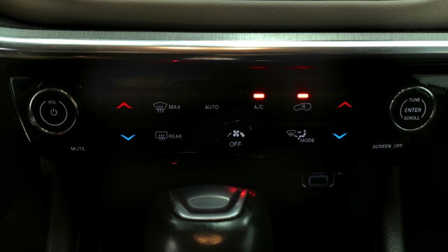 Used 2023 WHITE Jeep Limited image 21