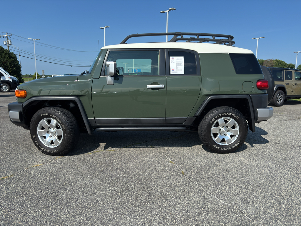 2014 Toyota FJ Cruiser Base photo 3