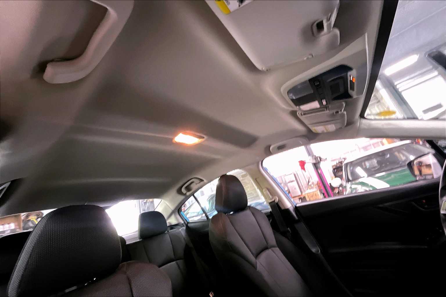 2017 Subaru Impreza 2.0i Premium photo 12