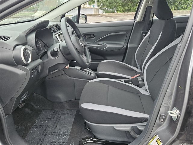 2025 Nissan Versa 1.6 S photo 3