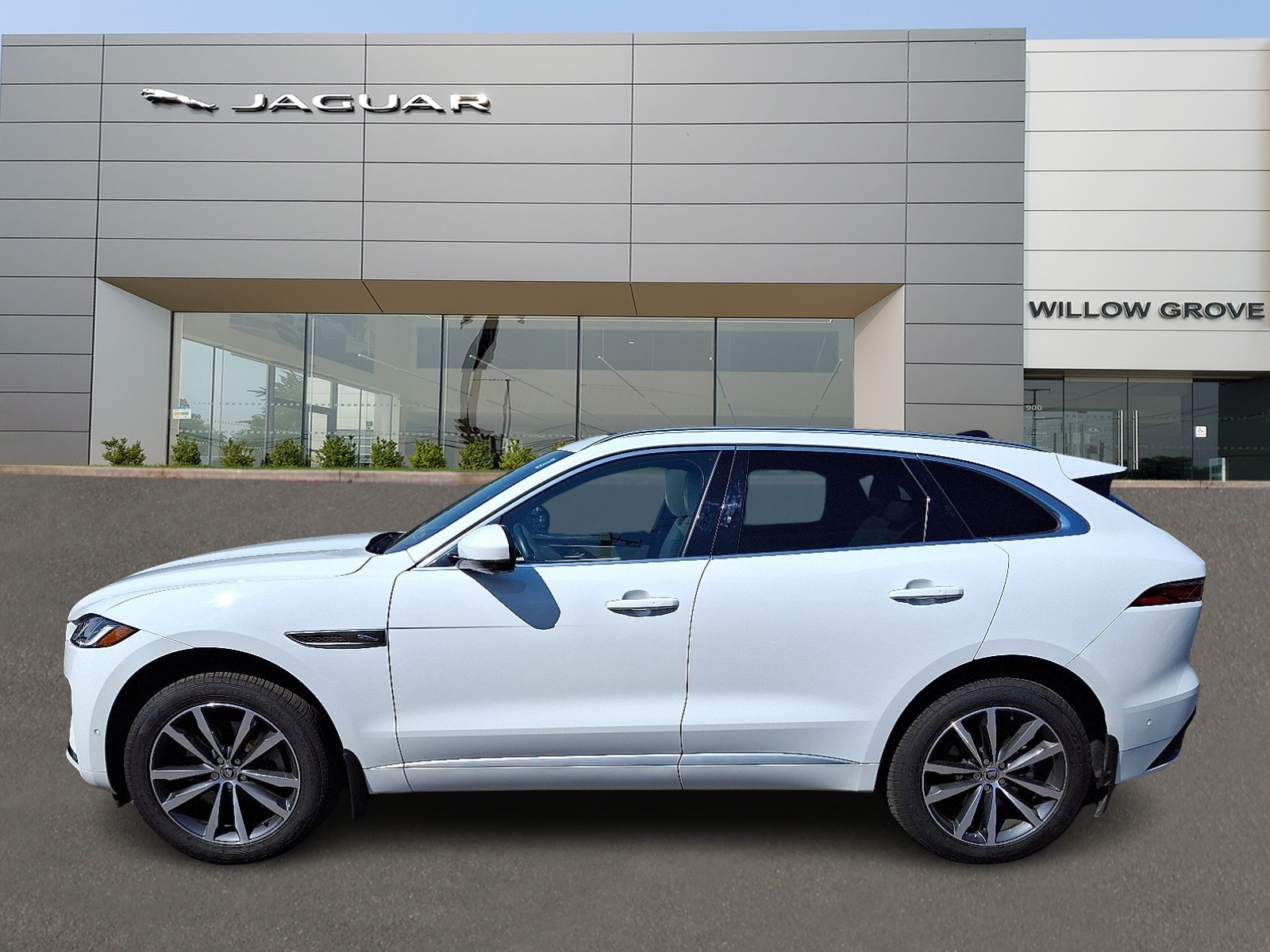 2026 Jaguar F-PACE R-Dynamic S P250 photo 3