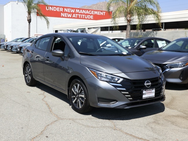 2025 Nissan Versa 1.6 SV photo 2