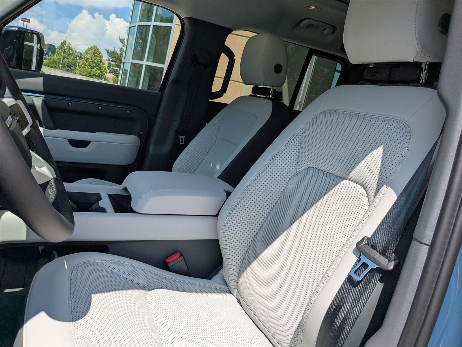 2025 Land Rover Defender 110 S photo 14