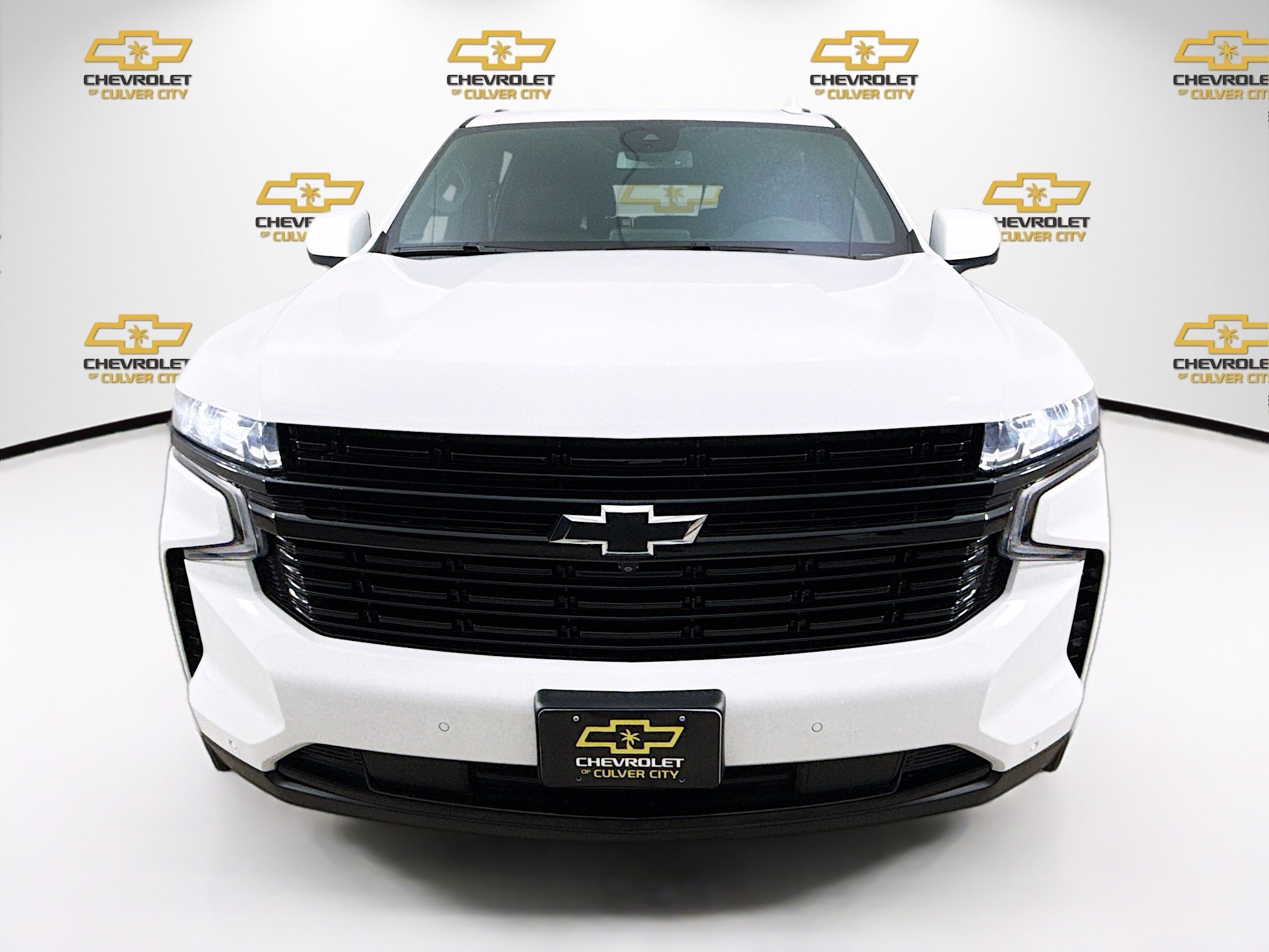 2024 Chevrolet Suburban RST photo 2