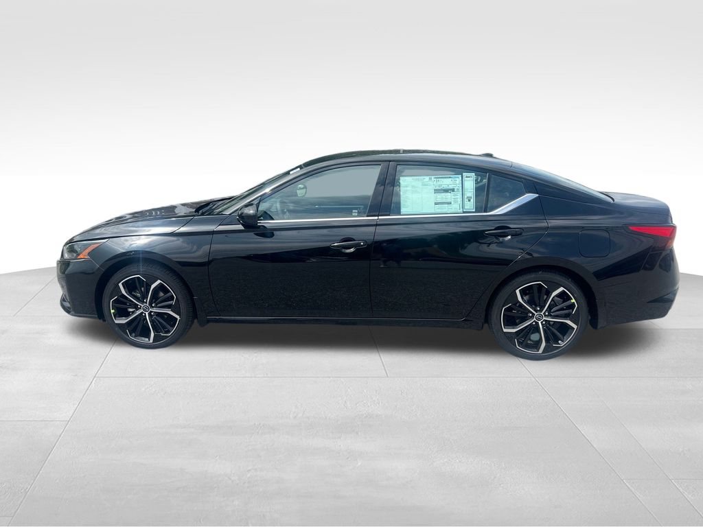 2025 Nissan Altima 2.5 SR photo 2