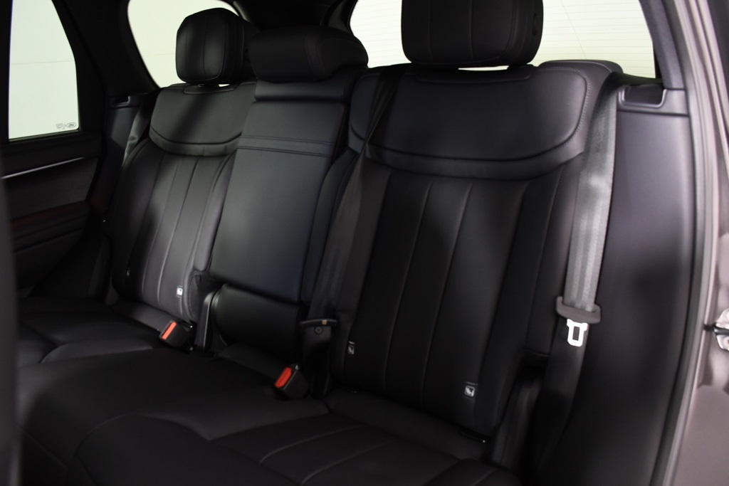 2025 Land Rover Range Rover SE photo 25