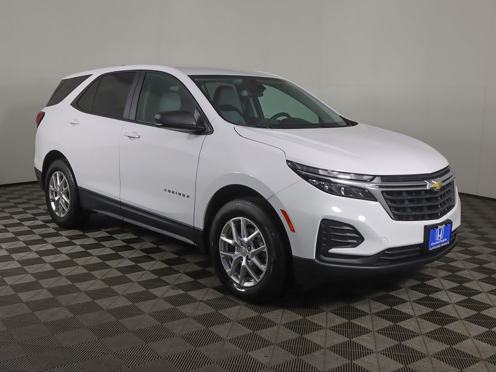 2024 Chevrolet Equinox LS photo 2