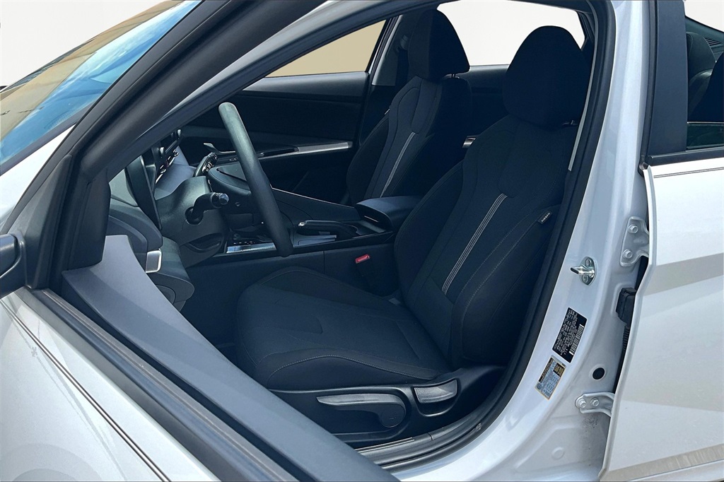 2024 Hyundai Elantra SE photo 25