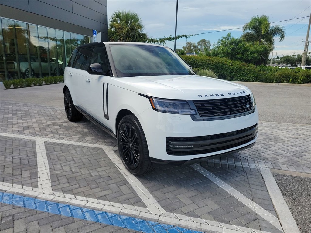 2025 Land Rover Range Rover SE photo 7