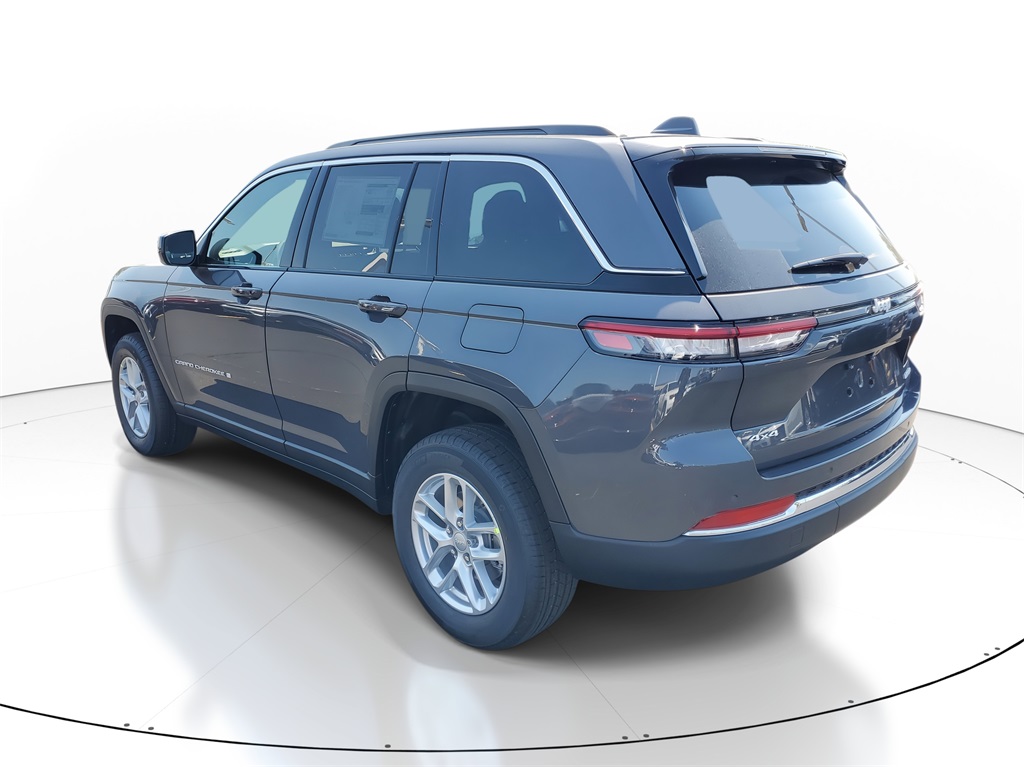 2025 Jeep Grand Cherokee Laredo X photo 3