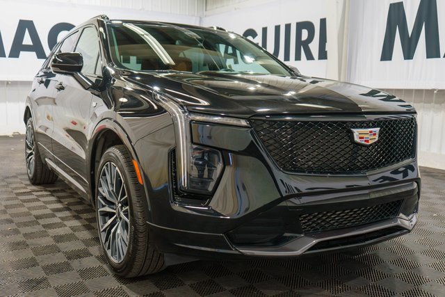 2024 Cadillac XT4 Sport photo 3