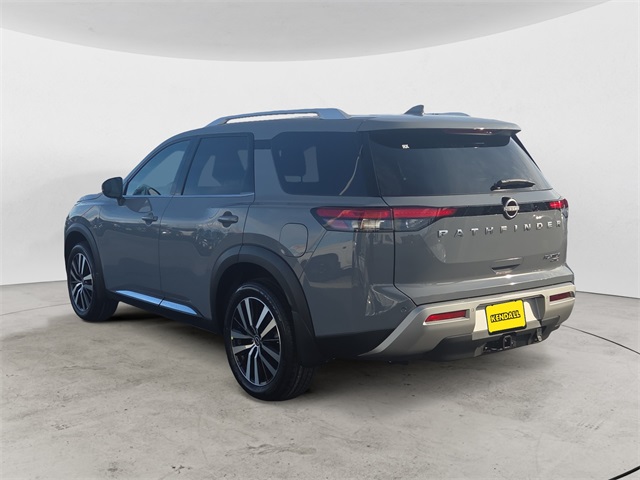 2025 Nissan Pathfinder Platinum photo 3