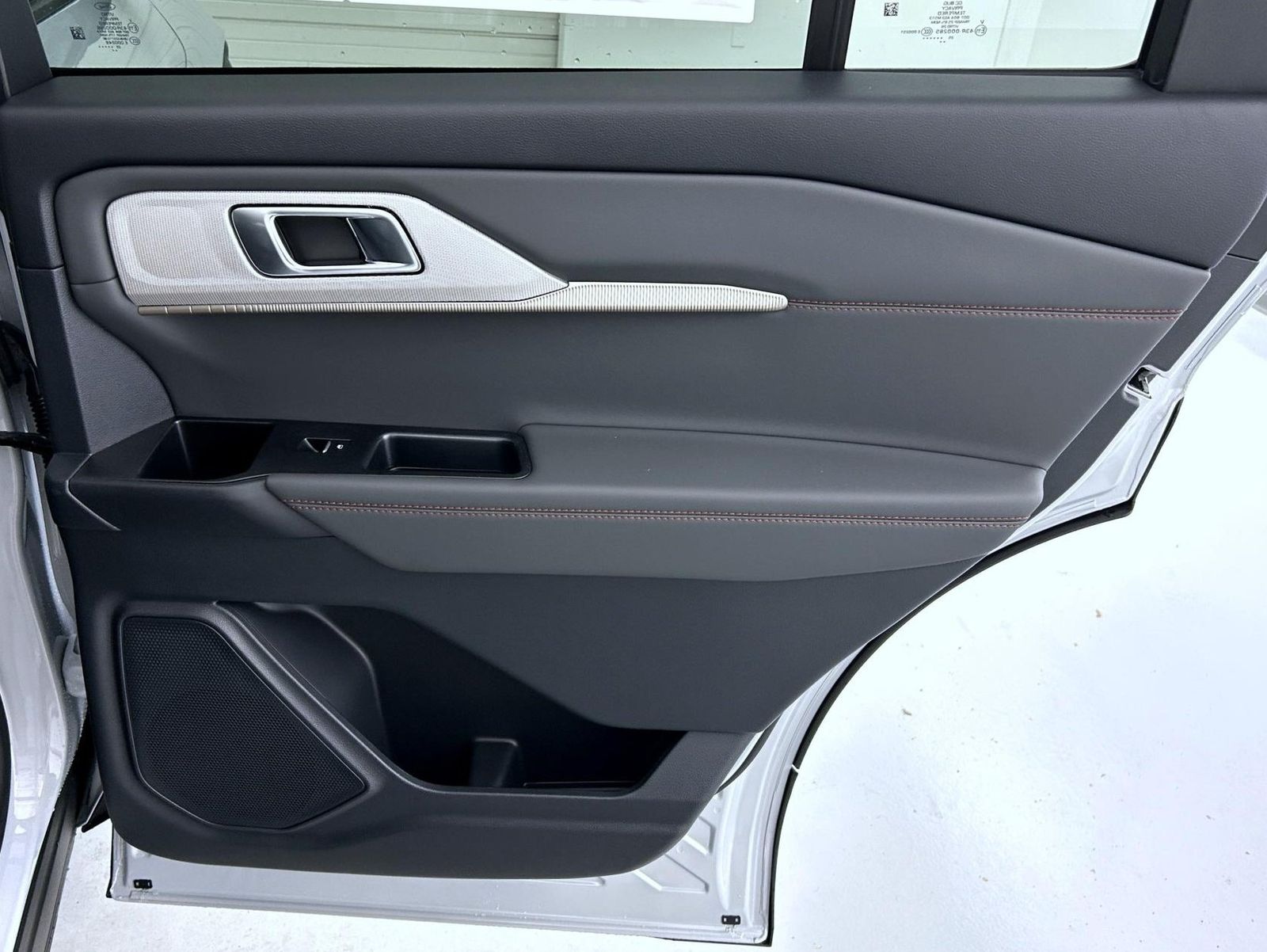 2025 Ford Explorer photo 17