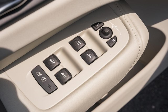 2026 Volvo XC60 Hybrid T8 photo 34
