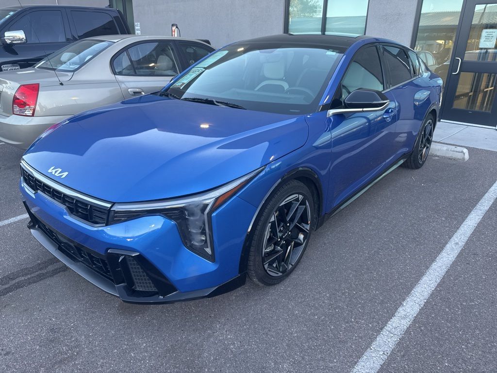 2025 Kia K4 GT-Line photo 3