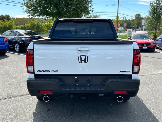 2022 Honda Ridgeline Black Edition photo 2