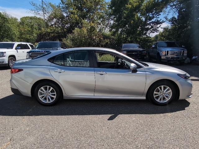 2025 Toyota Camry LE photo 5