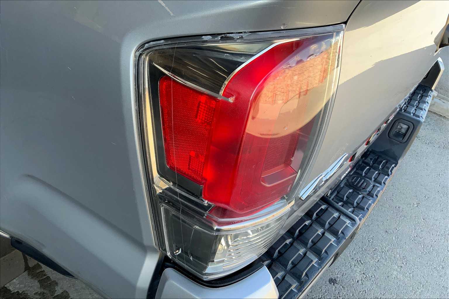 2016 Toyota Tacoma Limited 4x4 Double Cab V6 photo 26